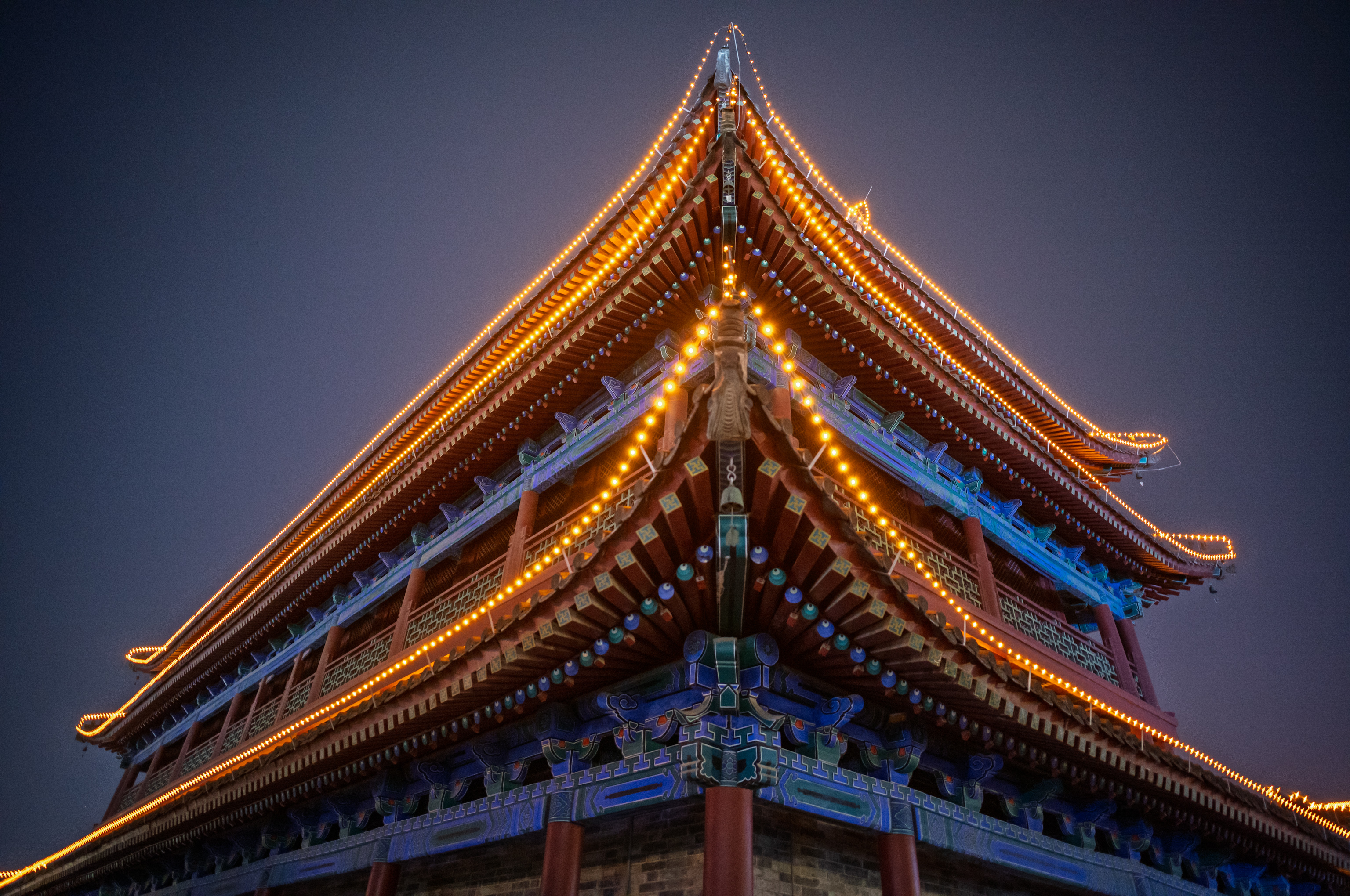 eine fantastische zugfahrt, ein historischer mcdonalds tempel und eine 13km lange stadtmauer. hallo xi‘an!